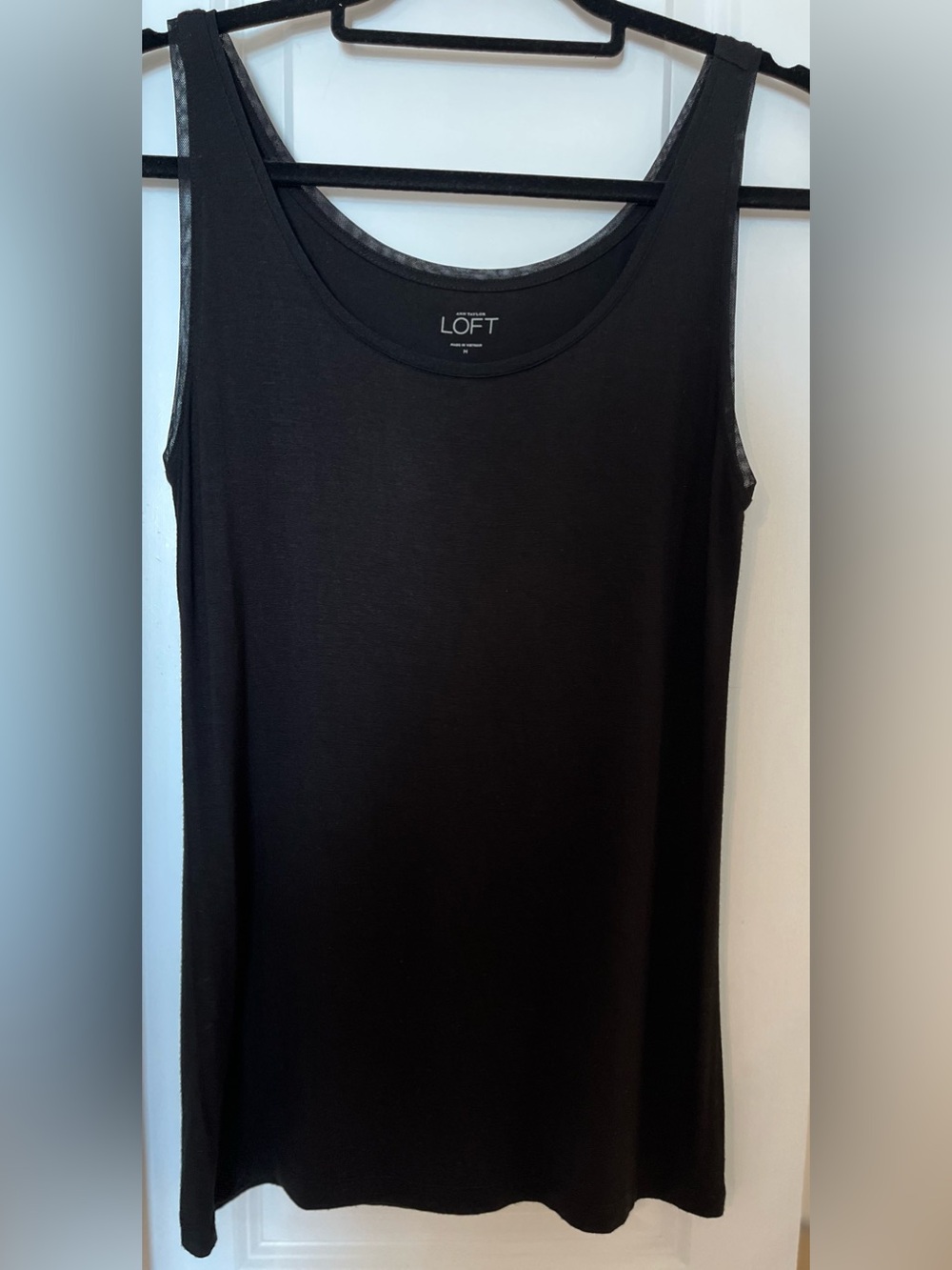 LOFT Black Scoop Neck Sleeveless Tank Top